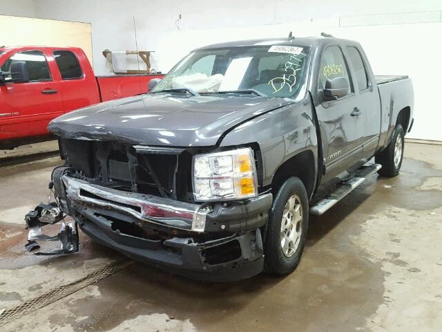 1GCRCSE04BZ252979 - 2011 CHEVROLET SILVERADO GRAY photo 2