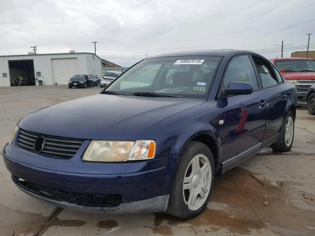 WVWBH63B41P021833 - 2001 VOLKSWAGEN PASSAT GLX BLUE photo 2