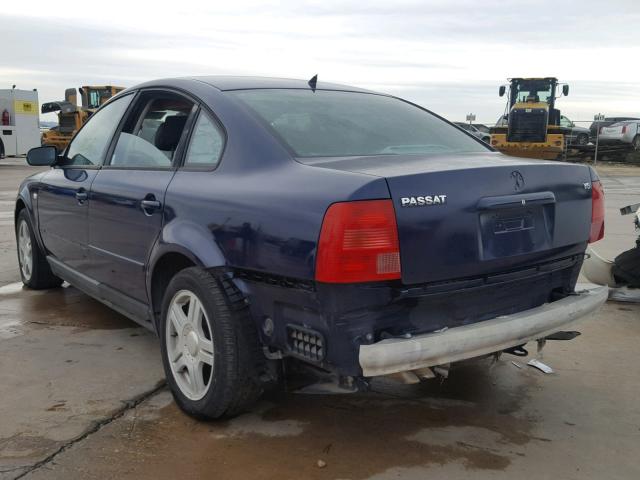 WVWBH63B41P021833 - 2001 VOLKSWAGEN PASSAT GLX BLUE photo 3