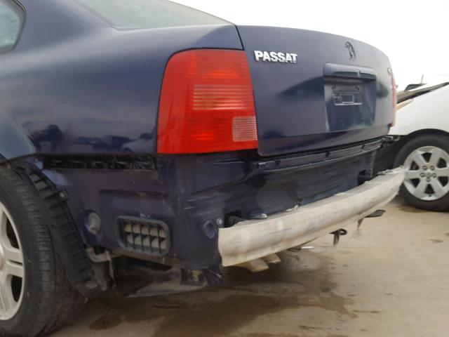 WVWBH63B41P021833 - 2001 VOLKSWAGEN PASSAT GLX BLUE photo 9