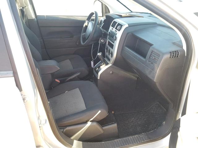 1J8FF47WX8D785053 - 2008 JEEP COMPASS SP 银色 照片 5