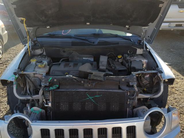 1J8FF47WX8D785053 - 2008 JEEP COMPASS SP 银色 照片 7