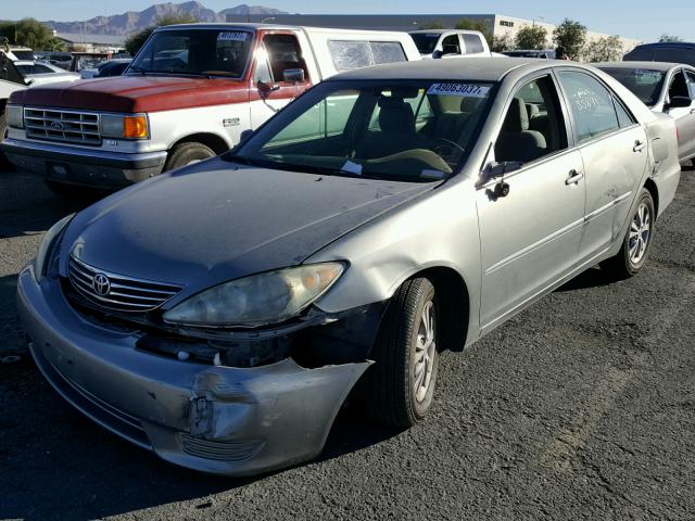 4T1BF30K75U615067 - 2005 TOYOTA CAMRY LE CHARCOAL photo 2