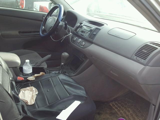 4T1BE30K95U094243 - 2005 TOYOTA CAMRY LE ვერცხლისფერი ფოტო 5