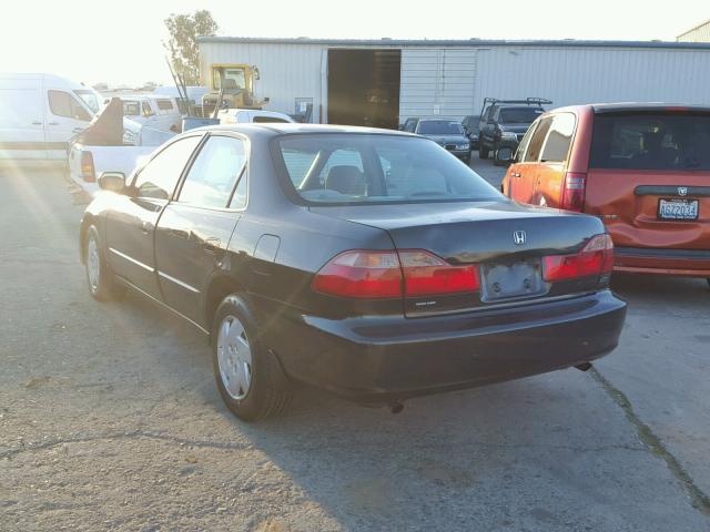 1HGCG1649YA026323 - 2000 HONDA ACCORD LX GREEN photo 3