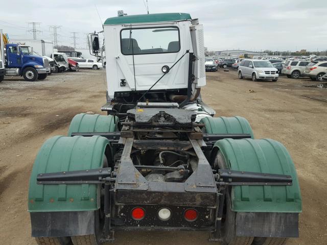 1M1AA12Y72W145465 - 2002 MACK 600 CH600 WHITE photo 6