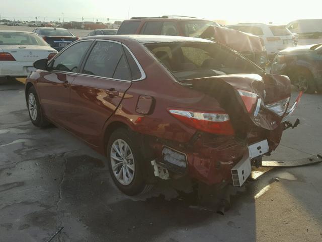 4T1BF1FK9HU685315 - 2017 TOYOTA CAMRY LE RED photo 3