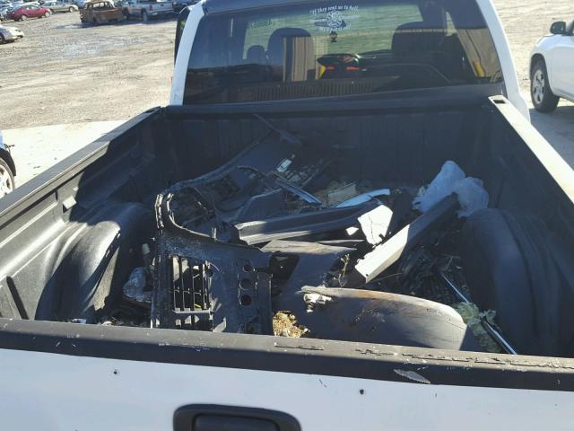 1GCGK29U7YE283747 - 2000 CHEVROLET SILVERADO WHITE photo 10