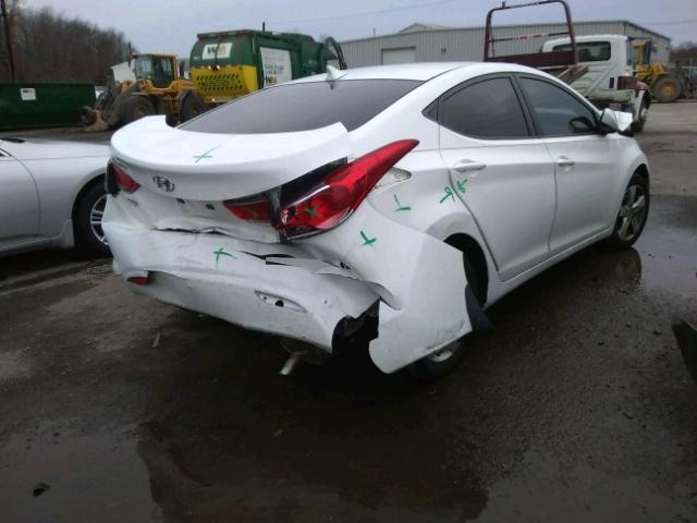 5NPDH4AE1CH131926 - 2012 HYUNDAI ELANTRA GL WHITE photo 4