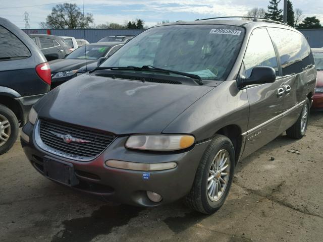 1C4GT64L0XB558832 - 1999 CHRYSLER TOWN & COU BROWN photo 2