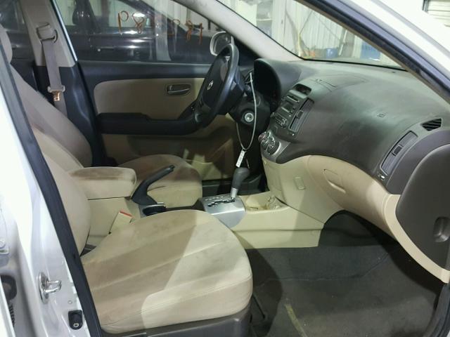 KMHDU46D88U335062 - 2008 HYUNDAI ELANTRA GL WHITE photo 5