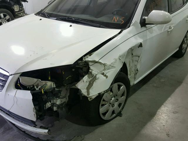 KMHDU46D88U335062 - 2008 HYUNDAI ELANTRA GL WHITE photo 9