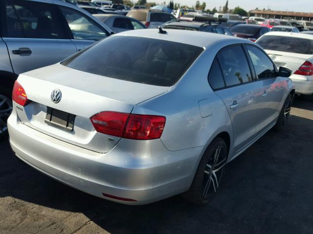 3VWD17AJ9EM229616 - 2014 VOLKSWAGEN JETTA SE SILVER photo 4