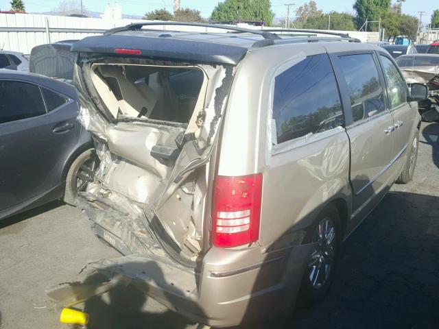 2A8HR64X18R777025 - 2008 CHRYSLER TOWN & COU BROWN photo 4