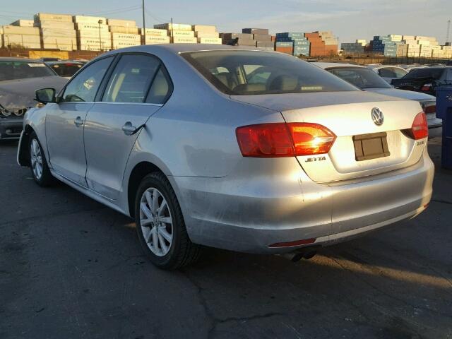 3VWDP7AJ6DM409312 - 2013 VOLKSWAGEN JETTA SE SILVER photo 3
