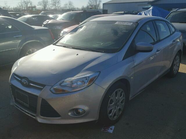 1FAHP3F26CL288415 - 2012 FORD FOCUS SE SILVER photo 2