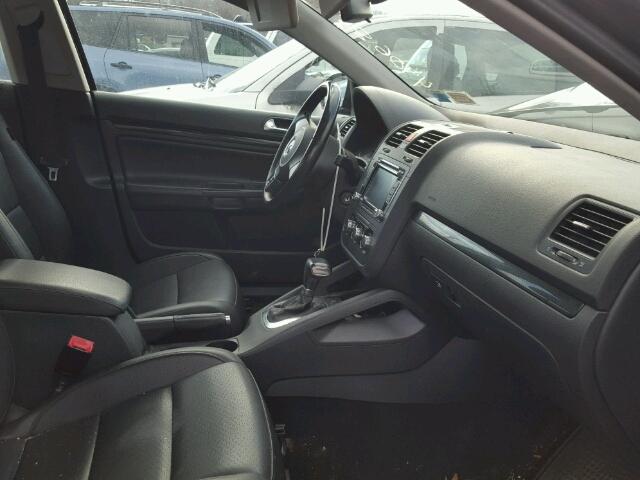 3VWRZ7AJ6AM019712 - 2010 VOLKSWAGEN JETTA SE 黑色 照片 5