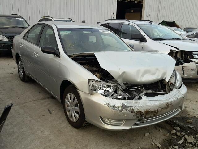 JTDBE32KX63048543 - 2006 TOYOTA CAMRY LE ვერცხლისფერი ფოტო 1