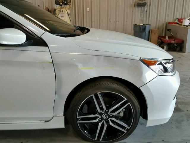 1HGCR2F53HA220788 - 2017 HONDA ACCORD SPO WHITE photo 9