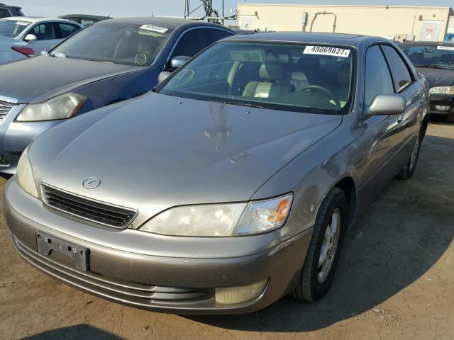 JT8BF22G8V0026140 - 1997 LEXUS ES 300 SILVER photo 2