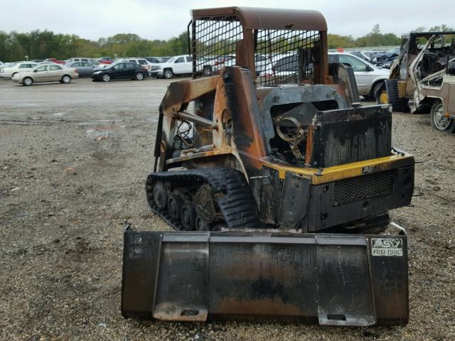 CP25552023 - 2002 BOBCAT TRACTOR YELLOW photo 3