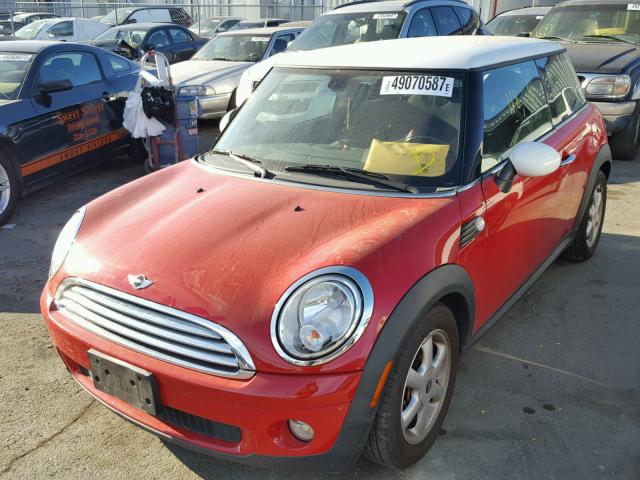 WMWMF33559TW70869 - 2009 MINI COOPER RED photo 2