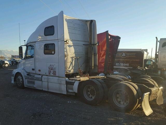 4V4NC9TK37N452590 - 2007 VOLVO VN VNL WHITE photo 3