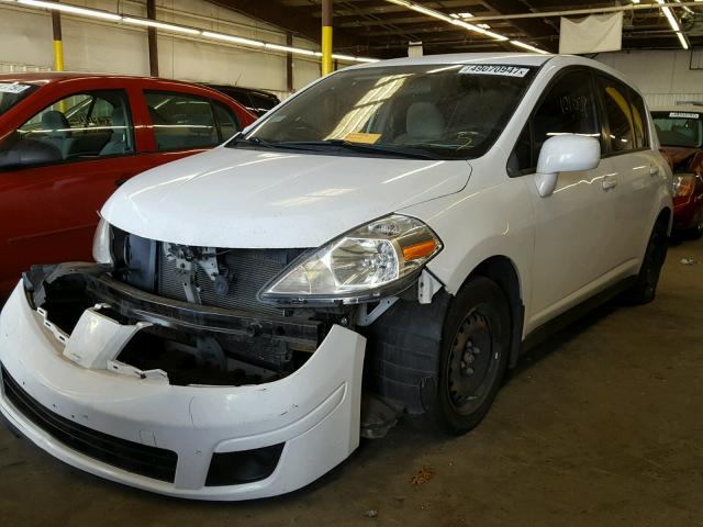 3N1BC1CP8BL442757 - 2011 NISSAN VERSA S WHITE photo 2