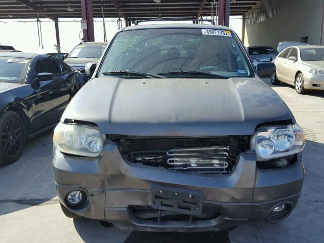 1FMYU041X5KB49825 - 2005 FORD ESCAPE XLT GRAY photo 9