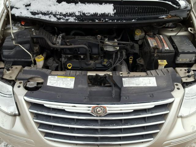 2C8GP64L85R246680 - 2005 CHRYSLER TOWN & COU TAN photo 7