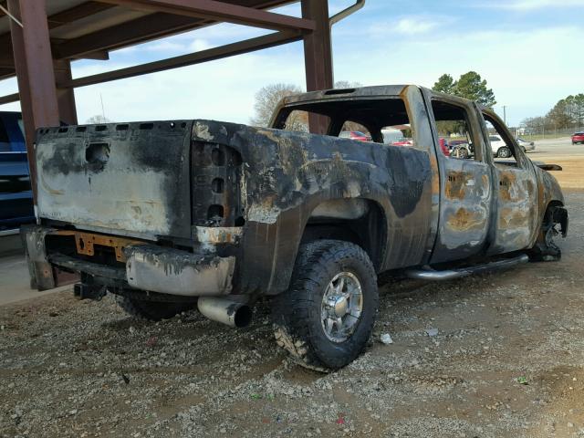 AL09AN00700045908 - 2009 GMC SIERRA BURN photo 4