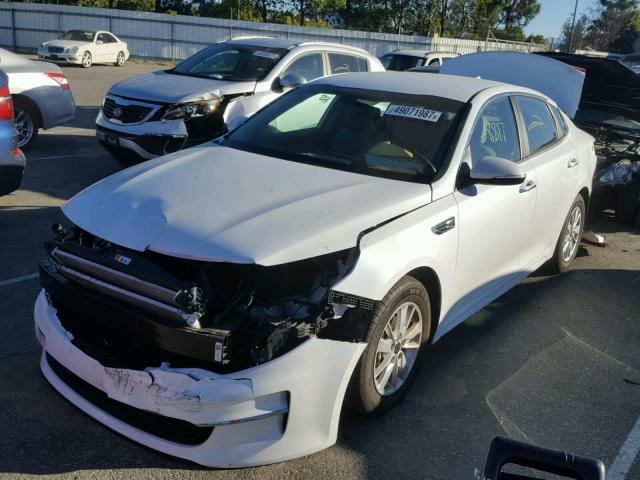 5XXGT4L32HG131394 - 2017 KIA OPTIMA LX WHITE photo 2