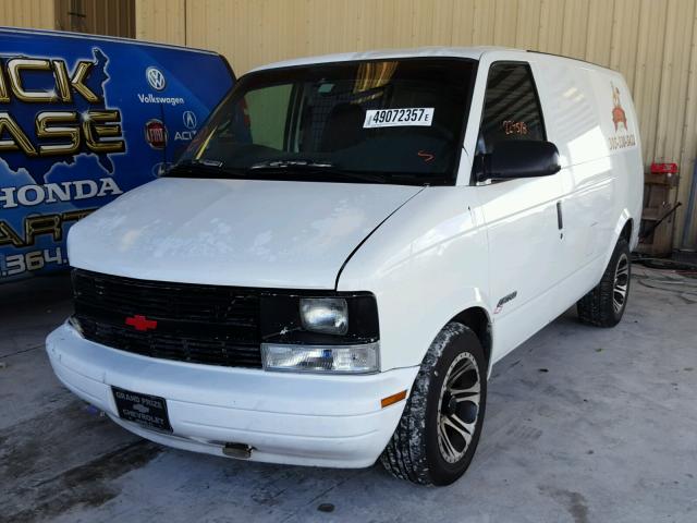 1GCDM19W0YB198808 - 2000 CHEVROLET ASTRO WHITE photo 2