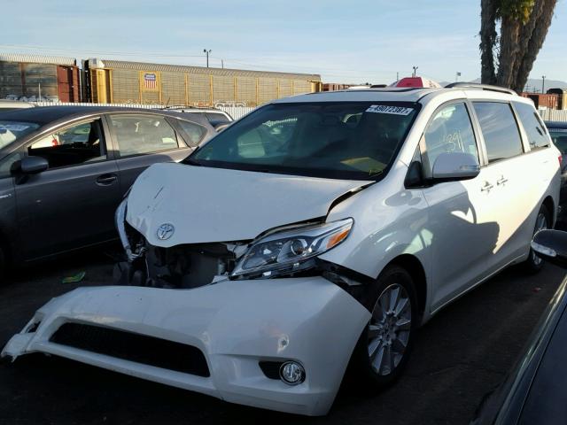 5TDYK3DC5FS684794 - 2015 TOYOTA SIENNA XLE WHITE photo 2