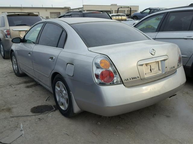 1N4AL11D03C160276 - 2003 NISSAN ALTIMA BAS SILVER photo 3