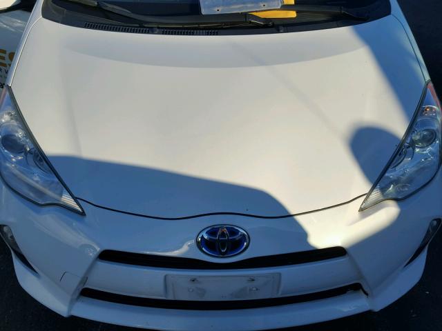 JTDKDTB3XE1084500 - 2014 TOYOTA PRIUS C WHITE photo 7