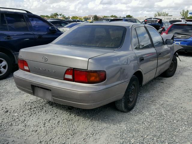 4T1BG12KXTU661729 - 1996 TOYOTA CAMRY DX GRAY photo 4