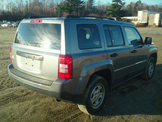 1J4NF1GB4BD234942 - 2011 JEEP PATRIOT SP GRAY photo 4