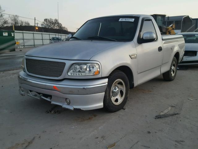 1FTZF1723YNA96837 - 2000 FORD F150 SILVER photo 2