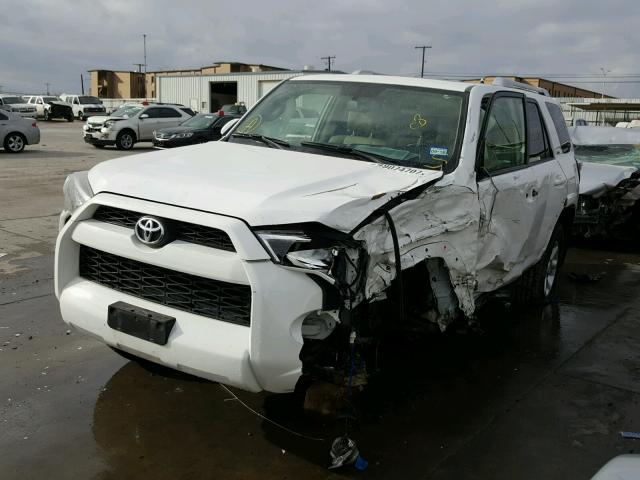 JTEZU5JR5F5109762 - 2015 TOYOTA 4RUNNER SR WHITE photo 2