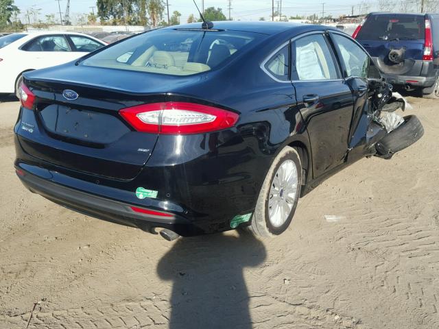 3FA6P0PU5GR229157 - 2016 FORD FUSION SE BLACK photo 4