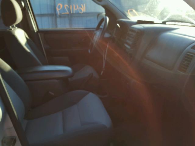 1FMYU02103KD76392 - 2003 FORD ESCAPE XLS SILVER photo 5