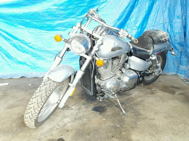 1HFSC55054A010809 - 2004 HONDA VTX1300 C SILVER photo 2