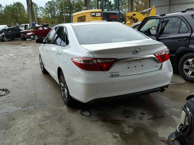 4T1BF1FK9HU759624 - 2017 TOYOTA CAMRY LE WHITE photo 3