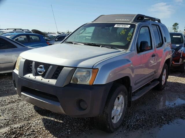 5N1AN08W55C655125 - 2005 NISSAN XTERRA OFF SILVER photo 2