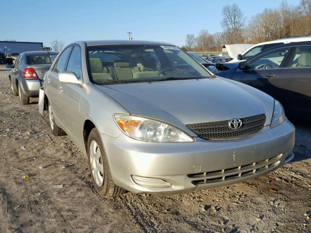 JTDBE32K420057265 - 2002 TOYOTA CAMRY LE SILVER photo 1