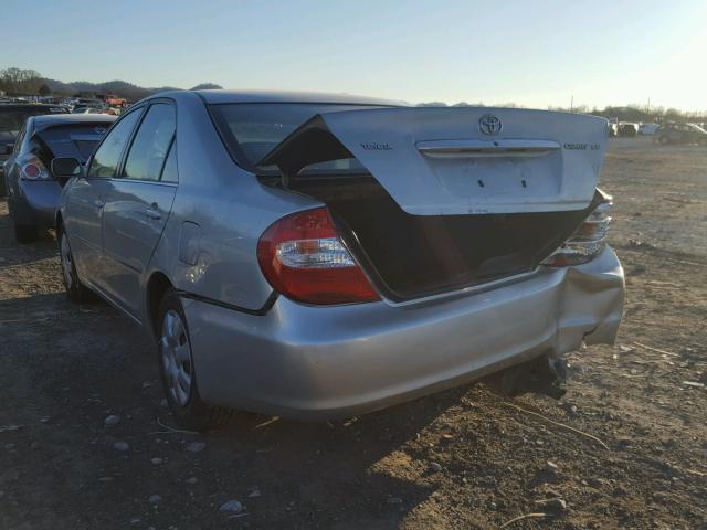 JTDBE32K420057265 - 2002 TOYOTA CAMRY LE SILVER photo 3