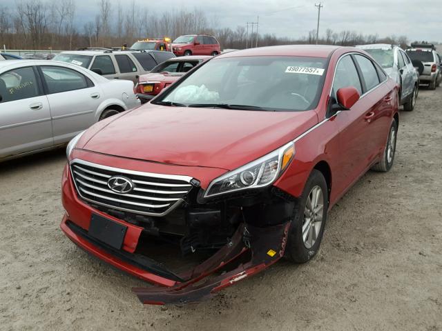 5NPE24AF5HH532935 - 2017 HYUNDAI SONATA SE RED photo 2