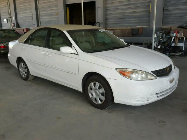 4T1BE32KX2U047845 - 2002 TOYOTA CAMRY LE WHITE photo 1