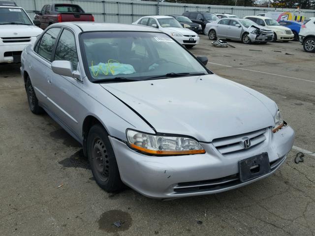 1HGCG564X1A120594 - 2001 HONDA ACCORD LX WHITE photo 1